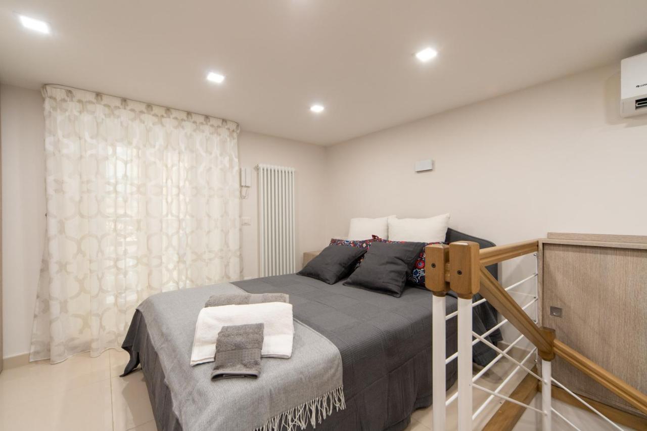 Centro Storico - Casa Con Wi-Fi E 4 Posti Letto In Via Dei Tribunali Appartement Napels Buitenkant foto