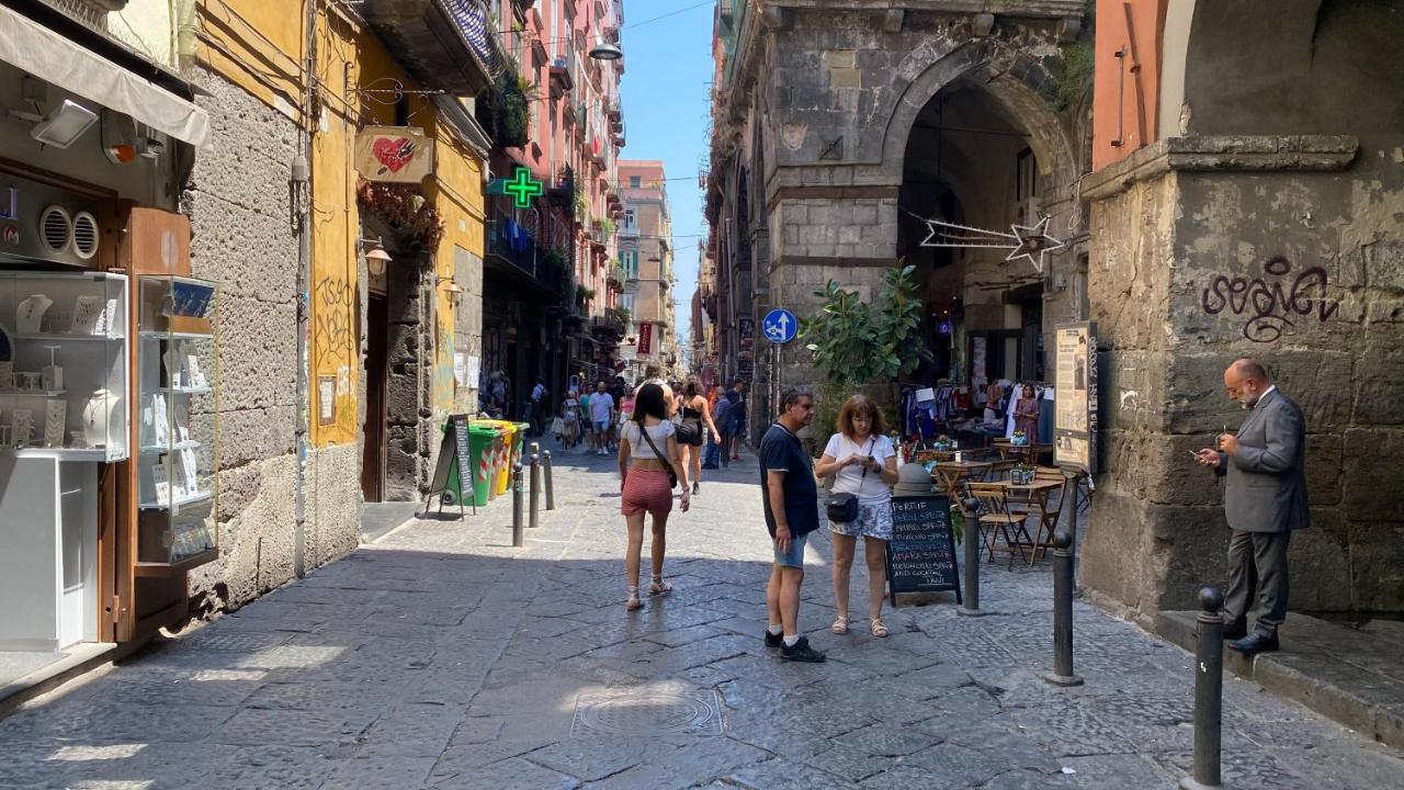 Centro Storico - Casa Con Wi-Fi E 4 Posti Letto In Via Dei Tribunali Appartement Napels Buitenkant foto